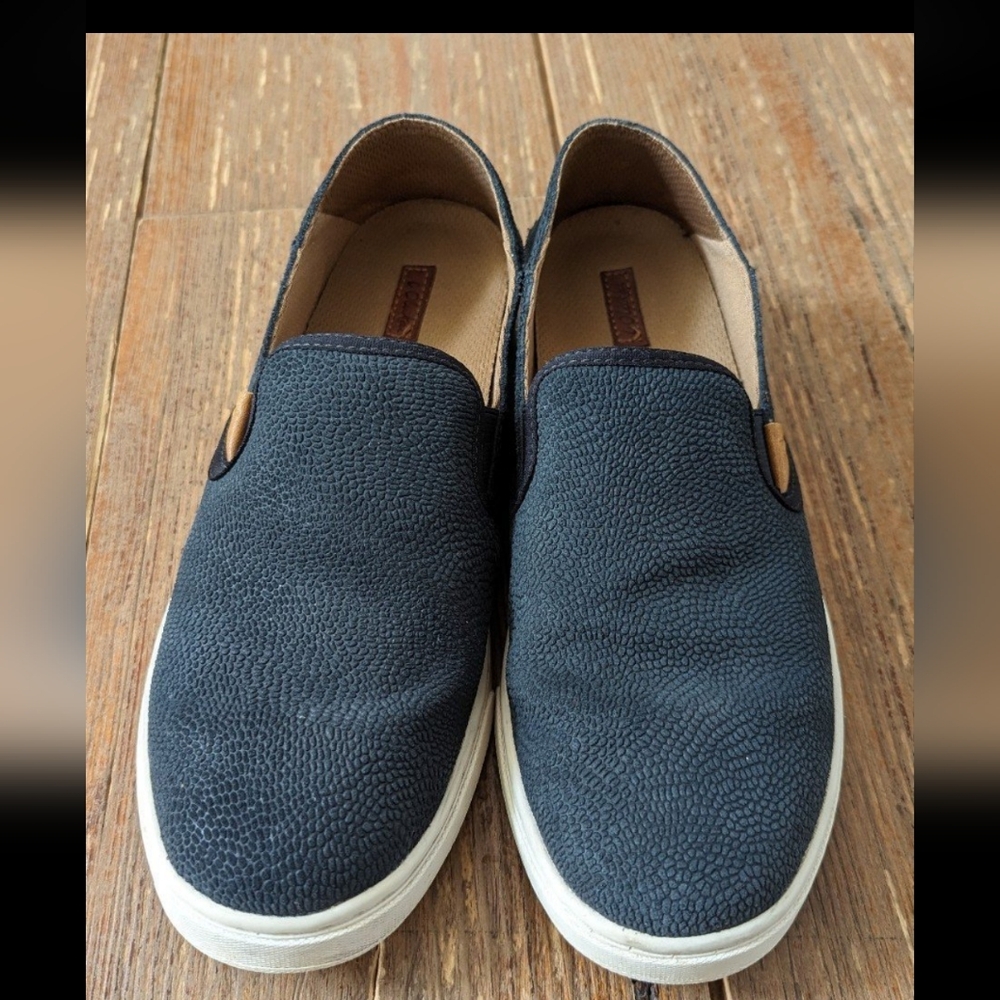 OluKai Pehuea women's size 8 slip on loafers in navy blue